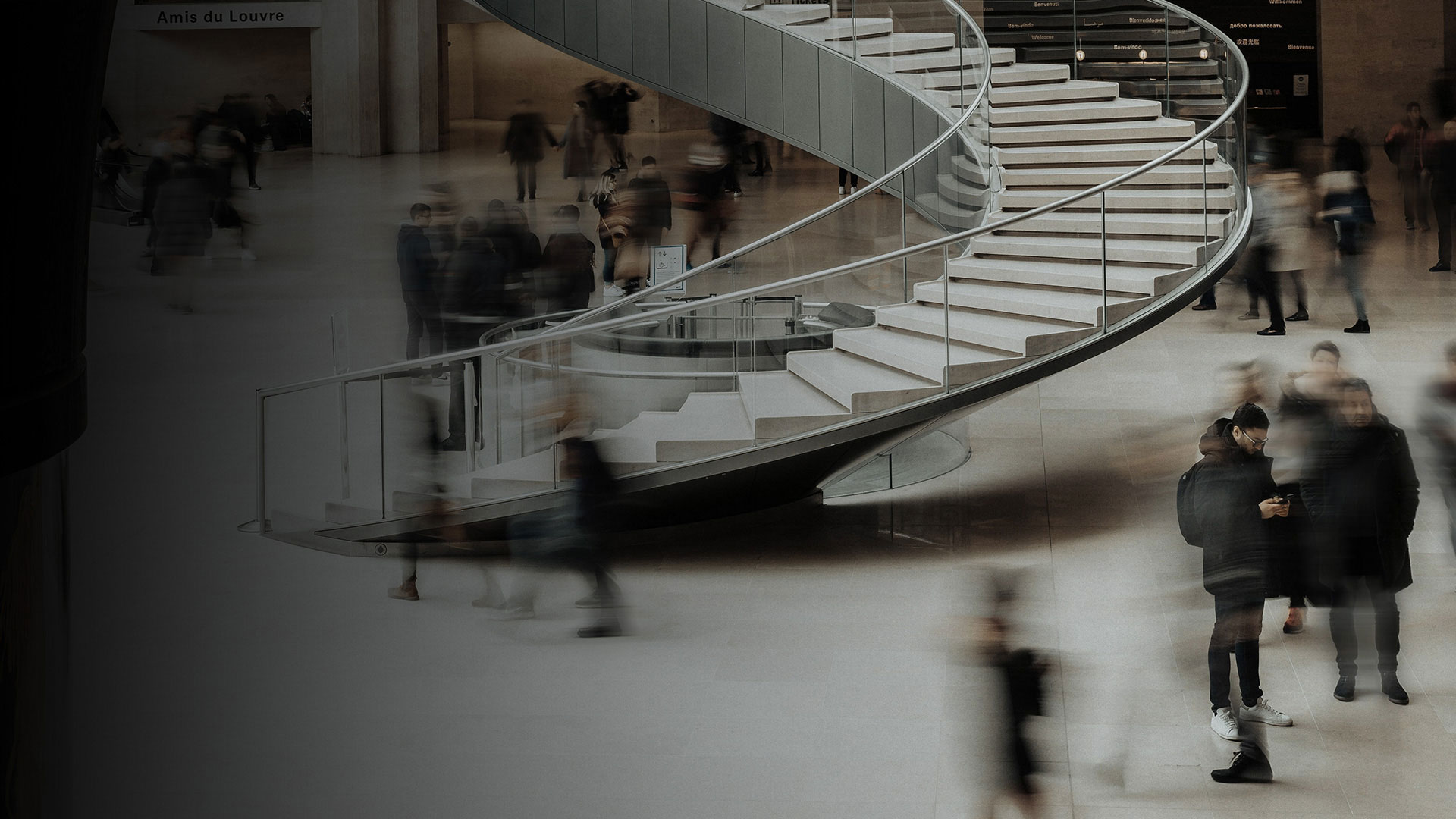 从咖啡馆前台，到世界舞台